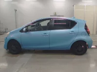 Toyota AQUA лот № 30338 оценка 3.5  с аукциона в Японии 3