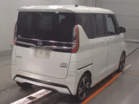 Nissan ROOX лот № 32 оценка 4  с аукциона в Японии 1