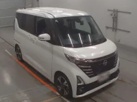 Nissan ROOX лот № 32 оценка 4  с аукциона в Японии 4