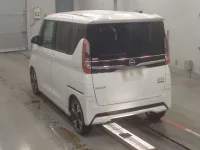 Nissan ROOX лот № 32 оценка 4  с аукциона в Японии 5