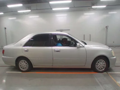 Toyota CROWN  с аукциона в Японии