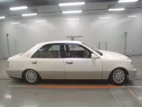 Toyota CROWN лот № 10267 оценка 3.5  с аукциона в Японии 2