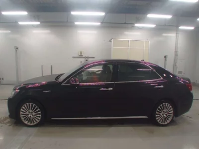 Toyota CROWN  с аукциона в Японии