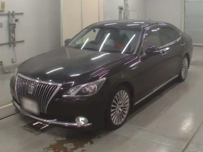 Toyota CROWN  с аукциона в Японии