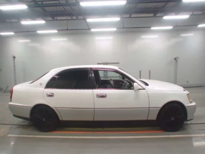 Toyota CROWN  с аукциона в Японии