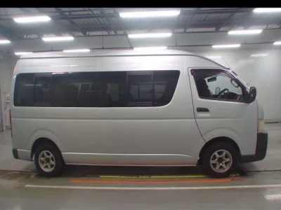 Toyota HIACE  с аукциона в Японии