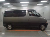 Toyota GRANVIA лот № 30164 оценка 3.5  с аукциона в Японии 2