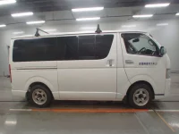 Toyota HIACE VAN лот № 30182 оценка 3  с аукциона в Японии 2