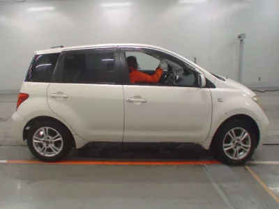 Toyota IST  с аукциона в Японии