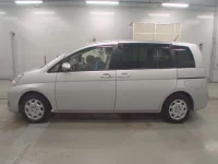 Toyota ISIS лот № 36102 оценка 4  с аукциона в Японии 3