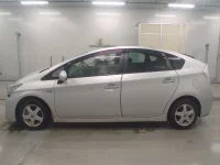 Toyota PRIUS PHV лот № 10138 оценка 3.5  с аукциона в Японии 3