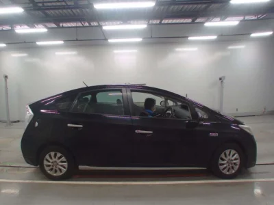 Toyota PRIUS PHV  с аукциона в Японии