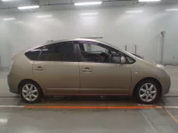 Toyota Prius лот № 30231 оценка 3.5  с аукциона в Японии 2