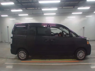 Toyota VOXY  с аукциона в Японии