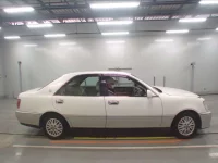 Toyota CROWN лот № 30964 оценка 4  с аукциона в Японии 2