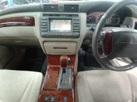 Toyota CROWN лот № 30964 оценка 4  с аукциона в Японии 8