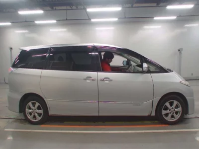Toyota ESTIMA HYBRID