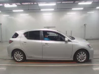 Lexus CT лот № 30271 оценка 4  с аукциона в Японии 2