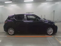 Lexus CT лот № 30451 оценка 3  с аукциона в Японии 2