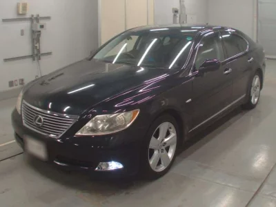 Lexus LS  с аукциона в Японии