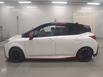 Nissan Aura