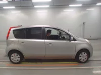 Nissan NOTE лот № 10285 оценка 3.5  с аукциона в Японии 2