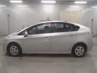 Toyota Prius лот № 30842 оценка 3  с аукциона в Японии 3