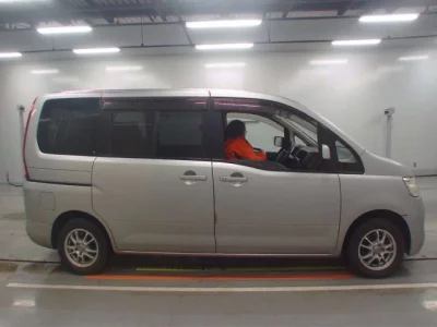Nissan SERENA  с аукциона в Японии