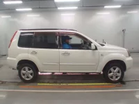 Nissan X-TRAIL лот № 10056 оценка 3.5  с аукциона в Японии 2