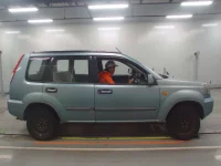 Nissan X-TRAIL лот № 10173 оценка R  с аукциона в Японии 2