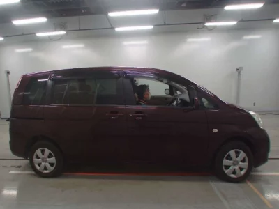 Toyota ISIS  с аукциона в Японии