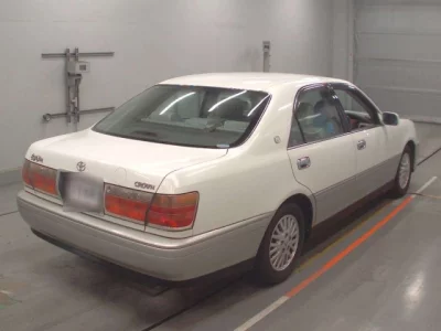 Toyota CROWN  с аукциона в Японии