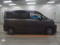 Toyota NOAH лот № 30546 оценка R  с аукциона в Японии 2