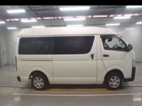 Toyota HIACE VAN лот № 30503 оценка 4  с аукциона в Японии 2