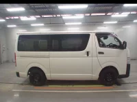 Toyota HIACE VAN лот № 30498 оценка 3.5  с аукциона в Японии 2