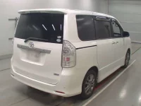 Toyota VOXY лот № 30717 оценка 3.5  с аукциона в Японии 1