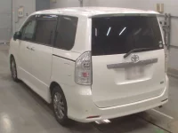 Toyota VOXY лот № 30717 оценка 3.5  с аукциона в Японии 5