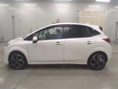 Nissan Aura