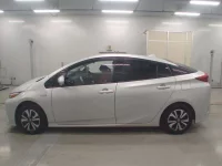 Toyota PRIUS PHV лот № 30920 оценка RA  с аукциона в Японии 3