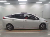 Toyota PRIUS PHV лот № 30920 оценка RA  с аукциона в Японии 2