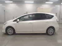 Toyota PRIUS ALPHA лот № 30891 оценка 3.5  с аукциона в Японии 3