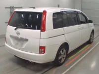 Toyota ISIS лот № 10511 оценка R  с аукциона в Японии 1