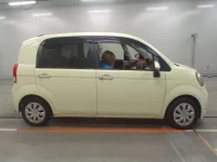 Toyota PORTE лот № 10463 оценка 4  с аукциона в Японии 2