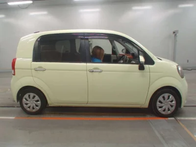 Toyota PORTE  с аукциона в Японии