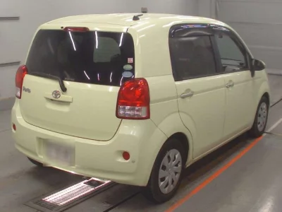 Toyota PORTE  с аукциона в Японии