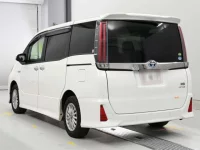 Toyota NOAH лот № 30857 оценка 3.5  с аукциона в Японии 5