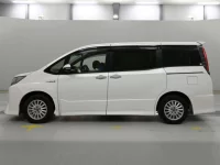 Toyota NOAH лот № 30857 оценка 3.5  с аукциона в Японии 3