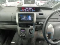 Toyota VOXY лот № 30952 оценка 4.5  с аукциона в Японии 8