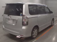 Toyota VOXY лот № 30952 оценка 4.5  с аукциона в Японии 1