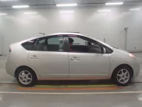 Toyota Prius лот № 10354 оценка 3.5  с аукциона в Японии 2